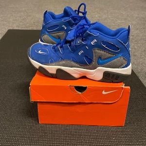 Boys Nike Sneakers Size 7 Youth